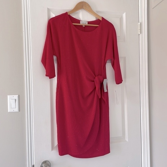 SIGNATURE by Robbie Bee Glitter Knee Wrap Dress Size Medium - Picture 2 of 10
